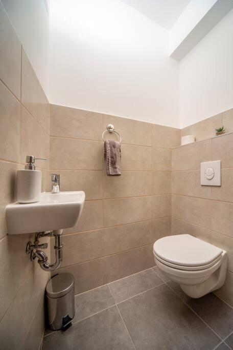 Grace Pine Apartment 1 بودابست المظهر الخارجي الصورة
