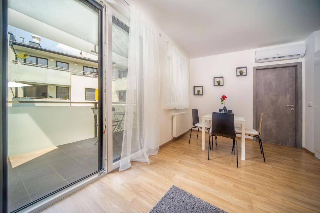Grace Pine Apartment 1 بودابست المظهر الخارجي الصورة