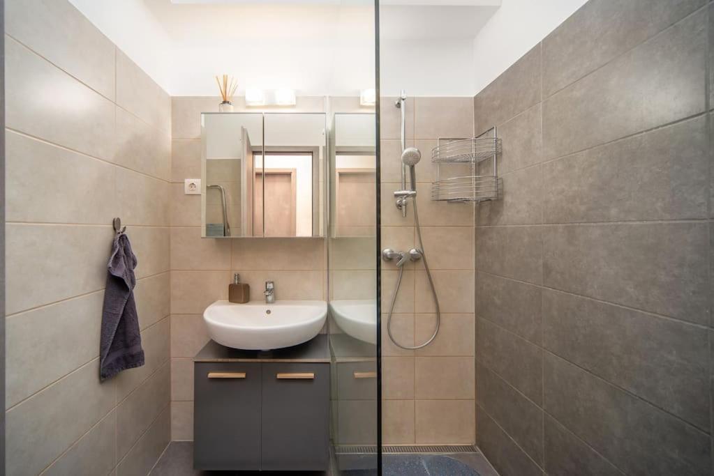 Grace Pine Apartment 1 بودابست المظهر الخارجي الصورة